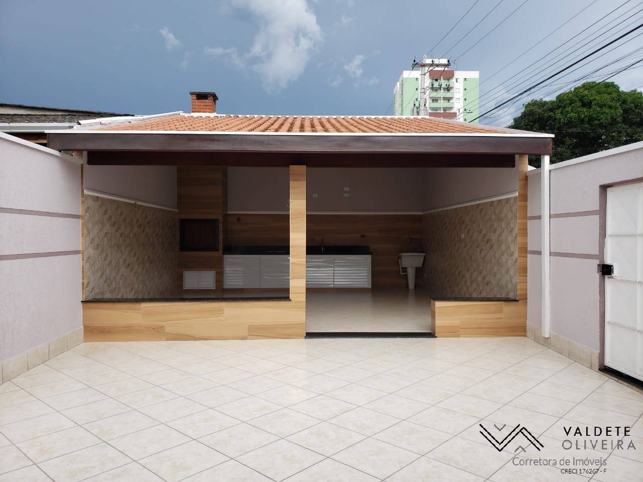 Casa à venda com 2 quartos, 90m² - Foto 1