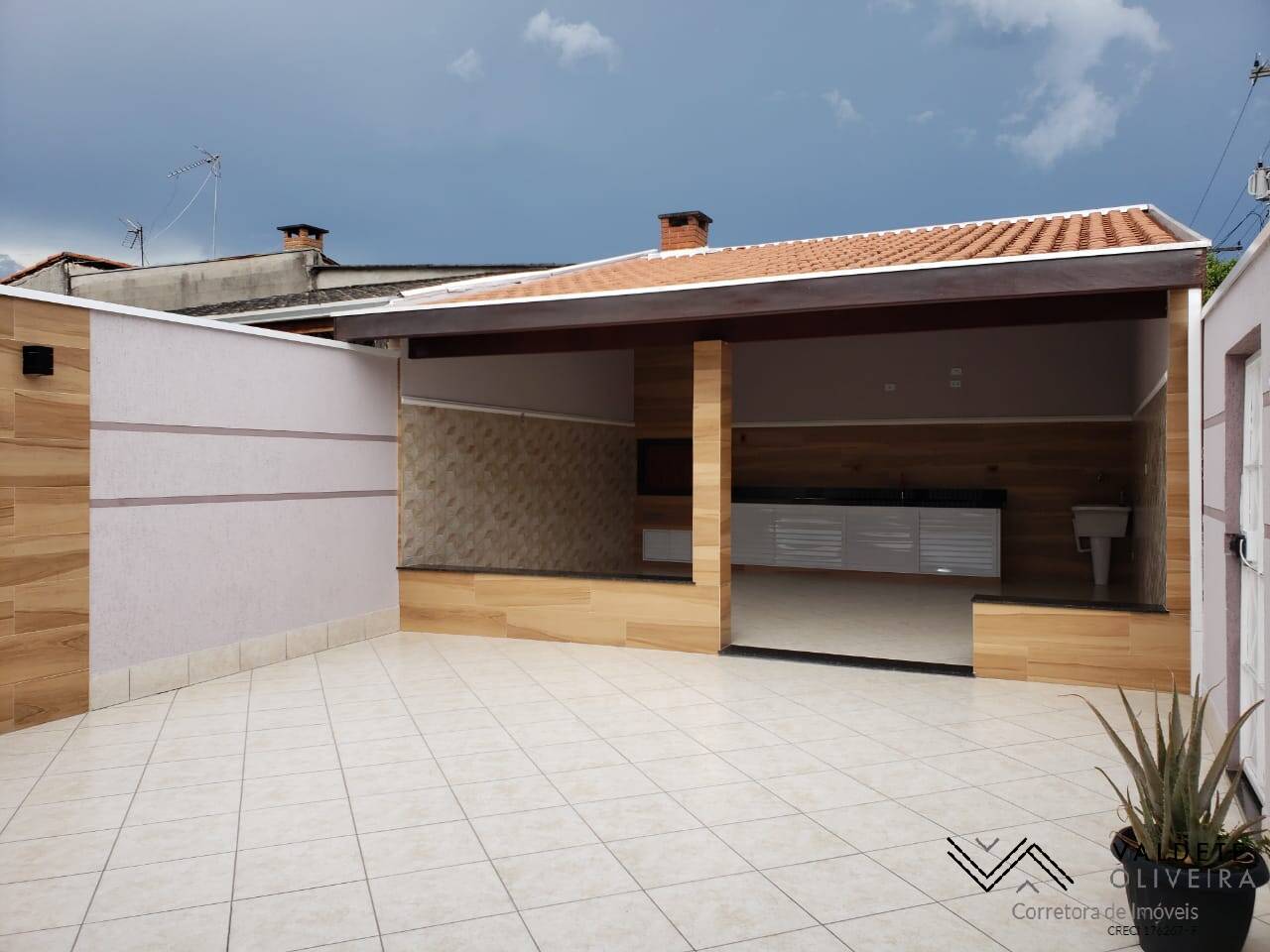 Casa à venda com 2 quartos, 90m² - Foto 2