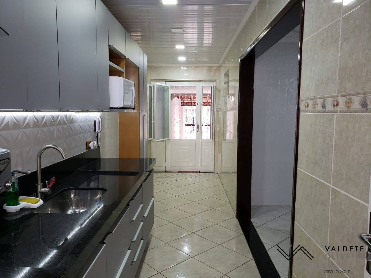 Casa à venda com 2 quartos, 90m² - Foto 12