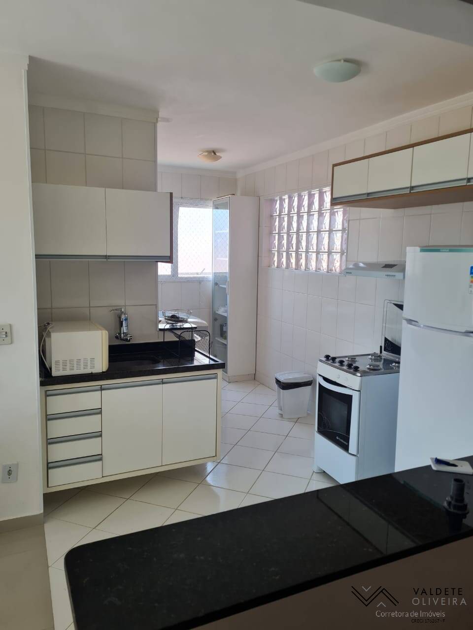 Apartamento à venda com 2 quartos, 76m² - Foto 2