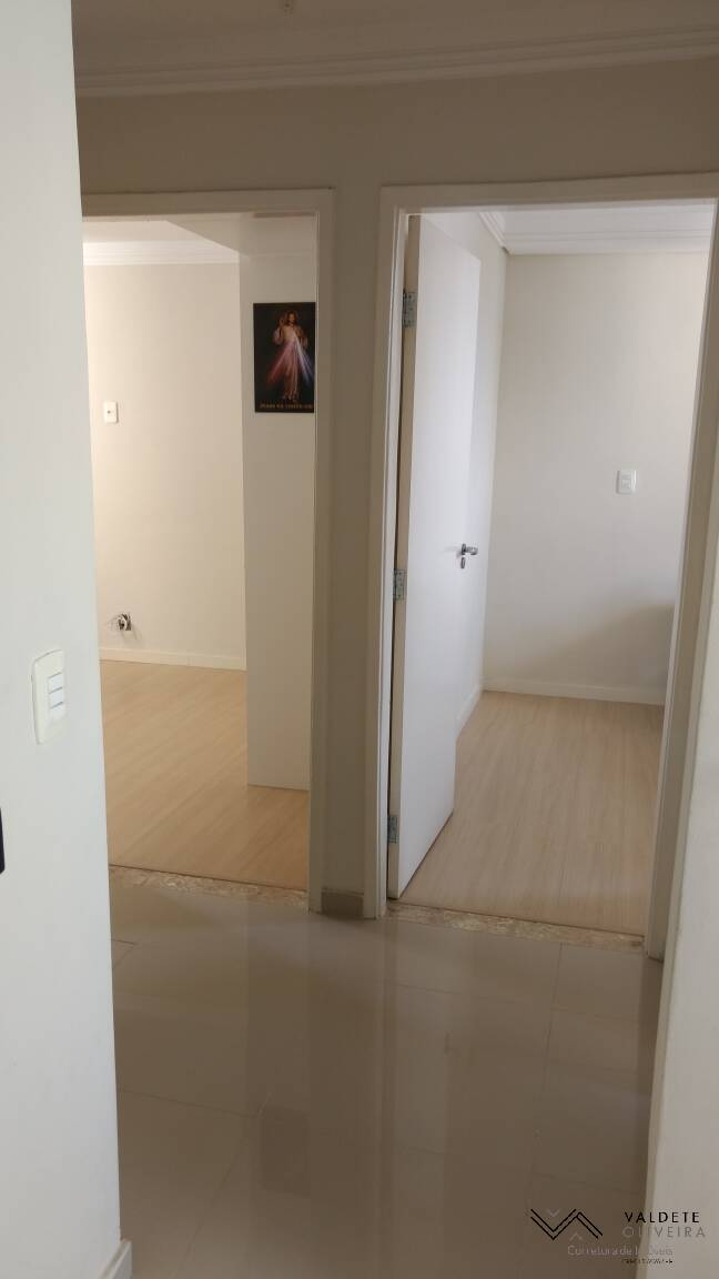 Apartamento à venda com 2 quartos, 60m² - Foto 4