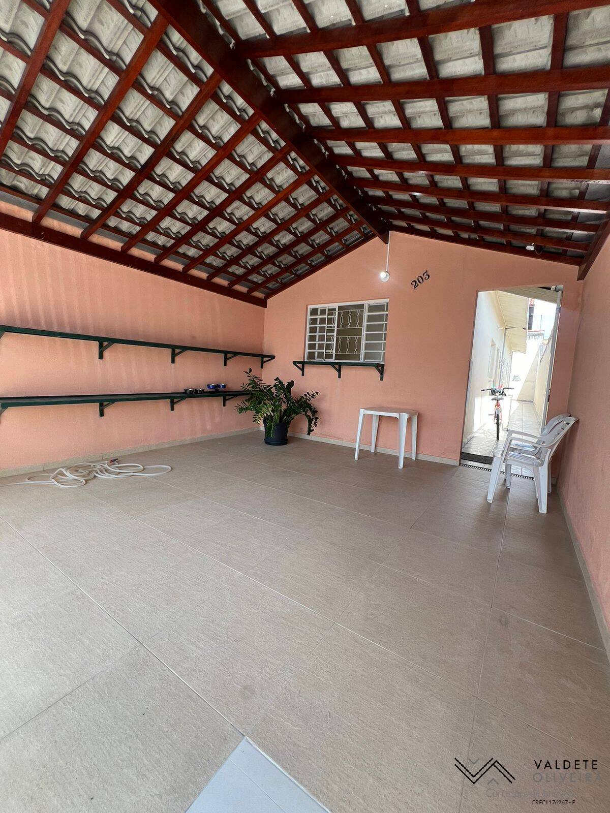 Casa à venda com 2 quartos, 150m² - Foto 1