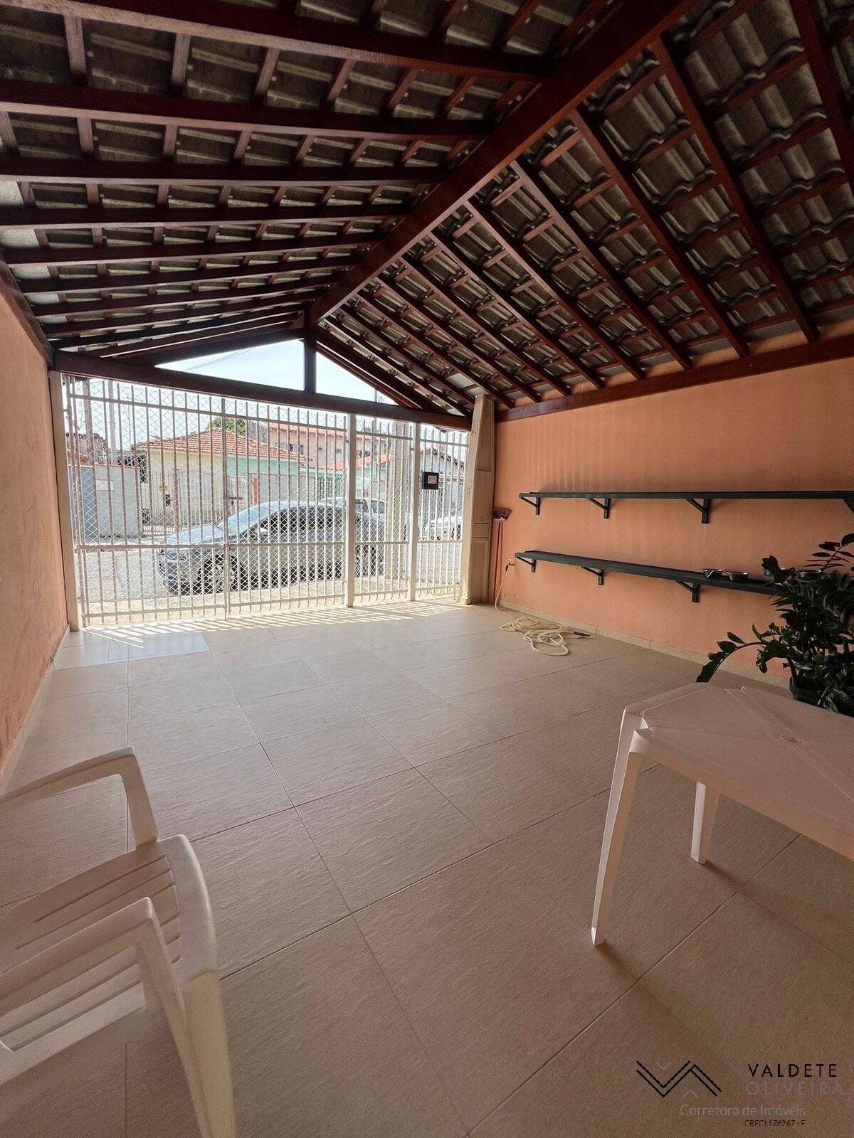 Casa à venda com 2 quartos, 150m² - Foto 2