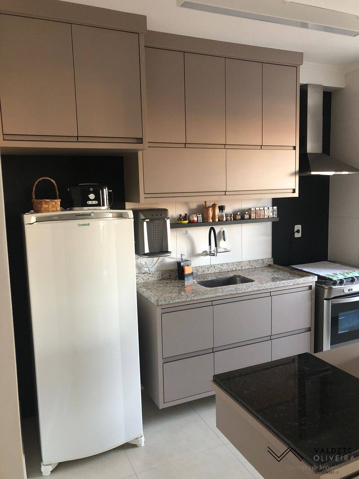 Apartamento à venda com 2 quartos, 81m² - Foto 2