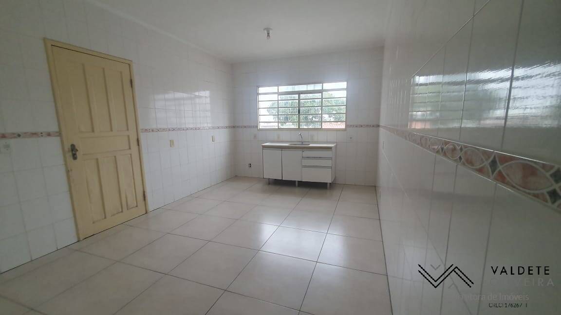 Casa à venda com 3 quartos, 150m² - Foto 3