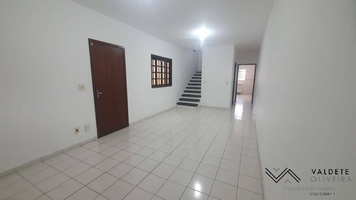 Casa à venda com 3 quartos, 150m² - Foto 2