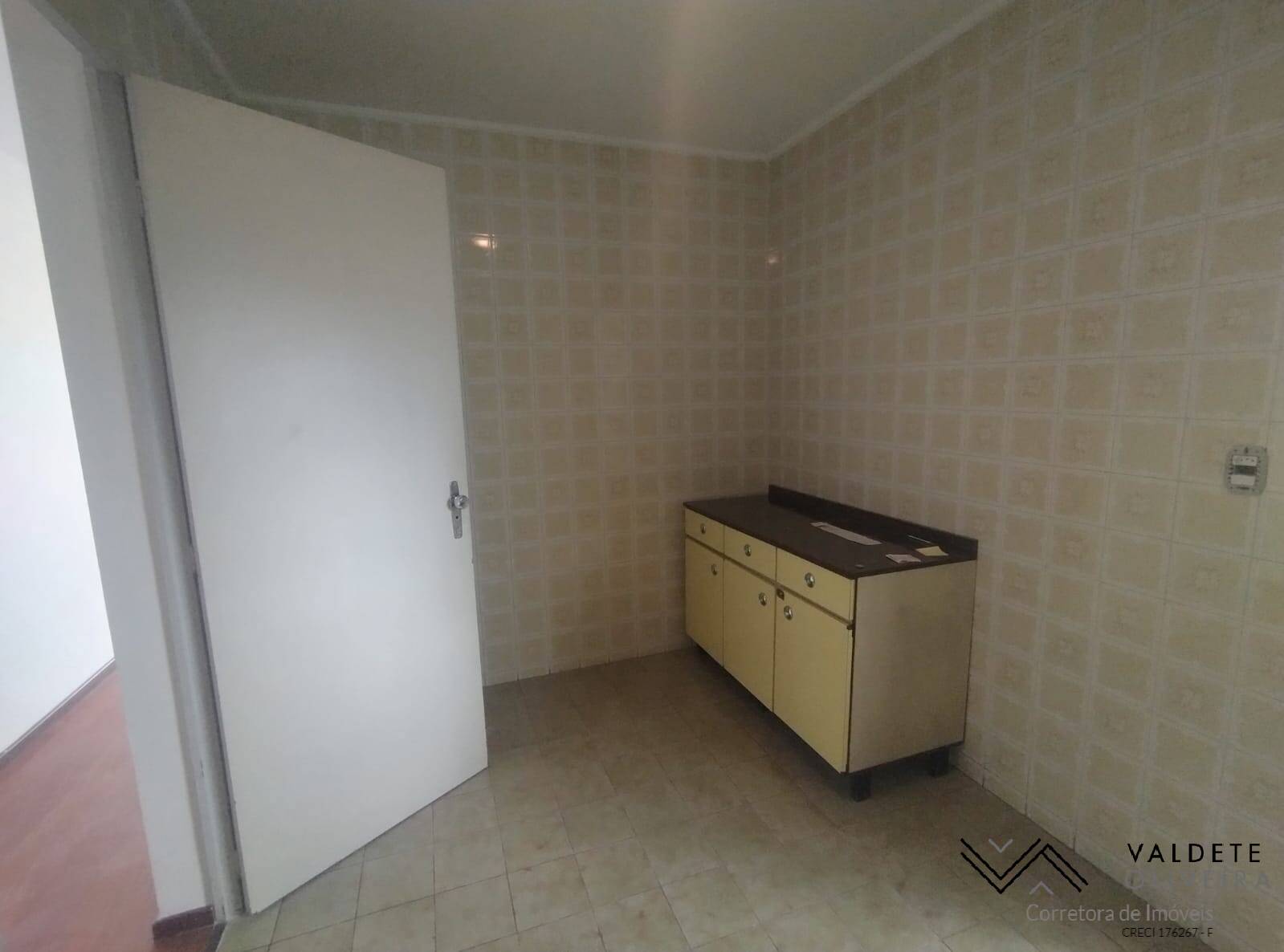 Apartamento à venda com 2 quartos, 65m² - Foto 4