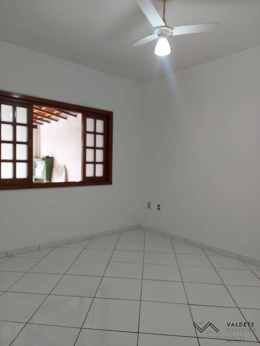 Casa à venda com 2 quartos, 150m² - Foto 4