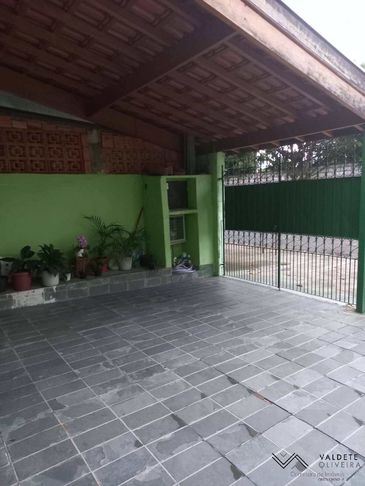 Casa à venda com 2 quartos, 150m² - Foto 1