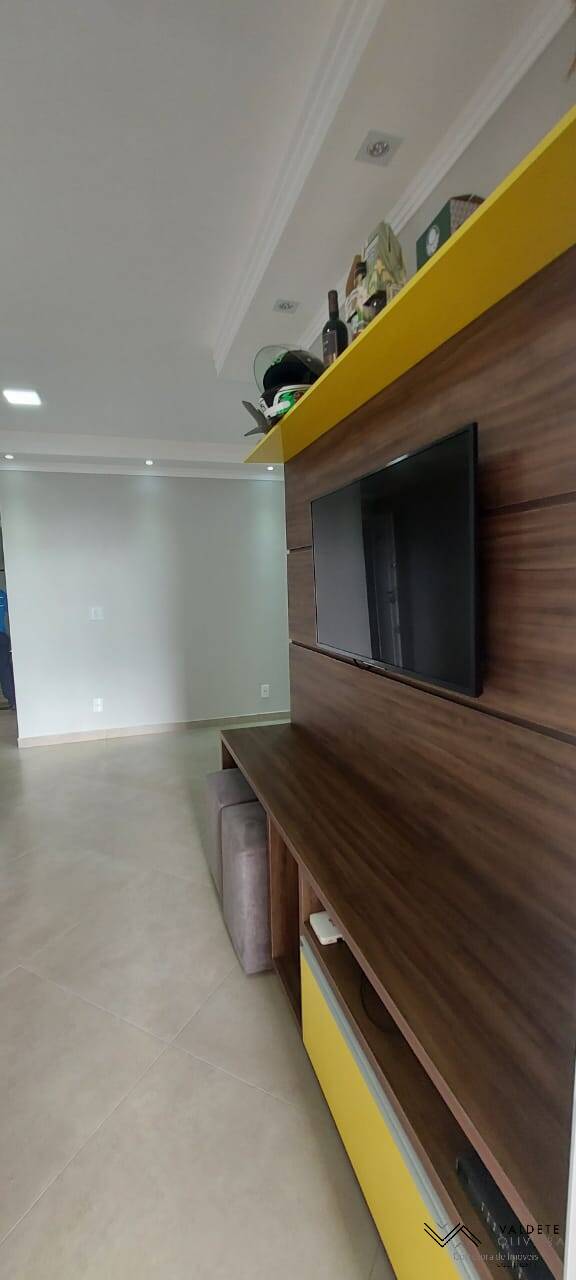 Apartamento à venda com 2 quartos, 75m² - Foto 2