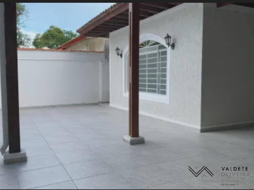 Casa à venda com 3 quartos, 210m² - Foto 3