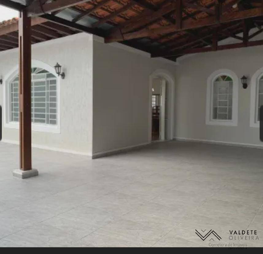 Casa à venda com 3 quartos, 210m² - Foto 1