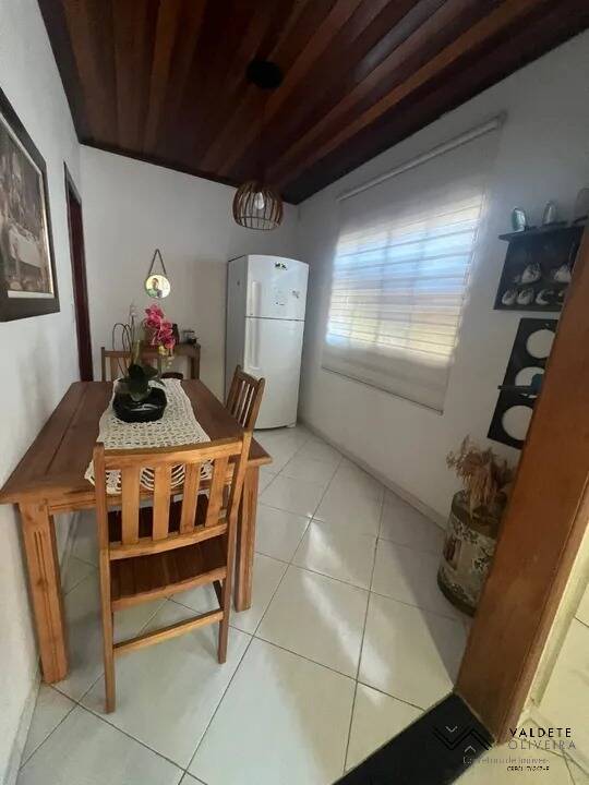 Casa à venda com 2 quartos, 125m² - Foto 1