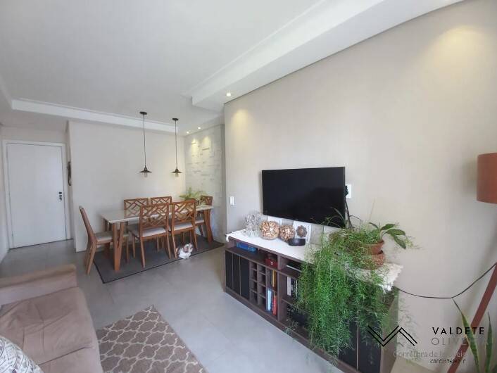 Apartamento à venda com 2 quartos, 70m² - Foto 2