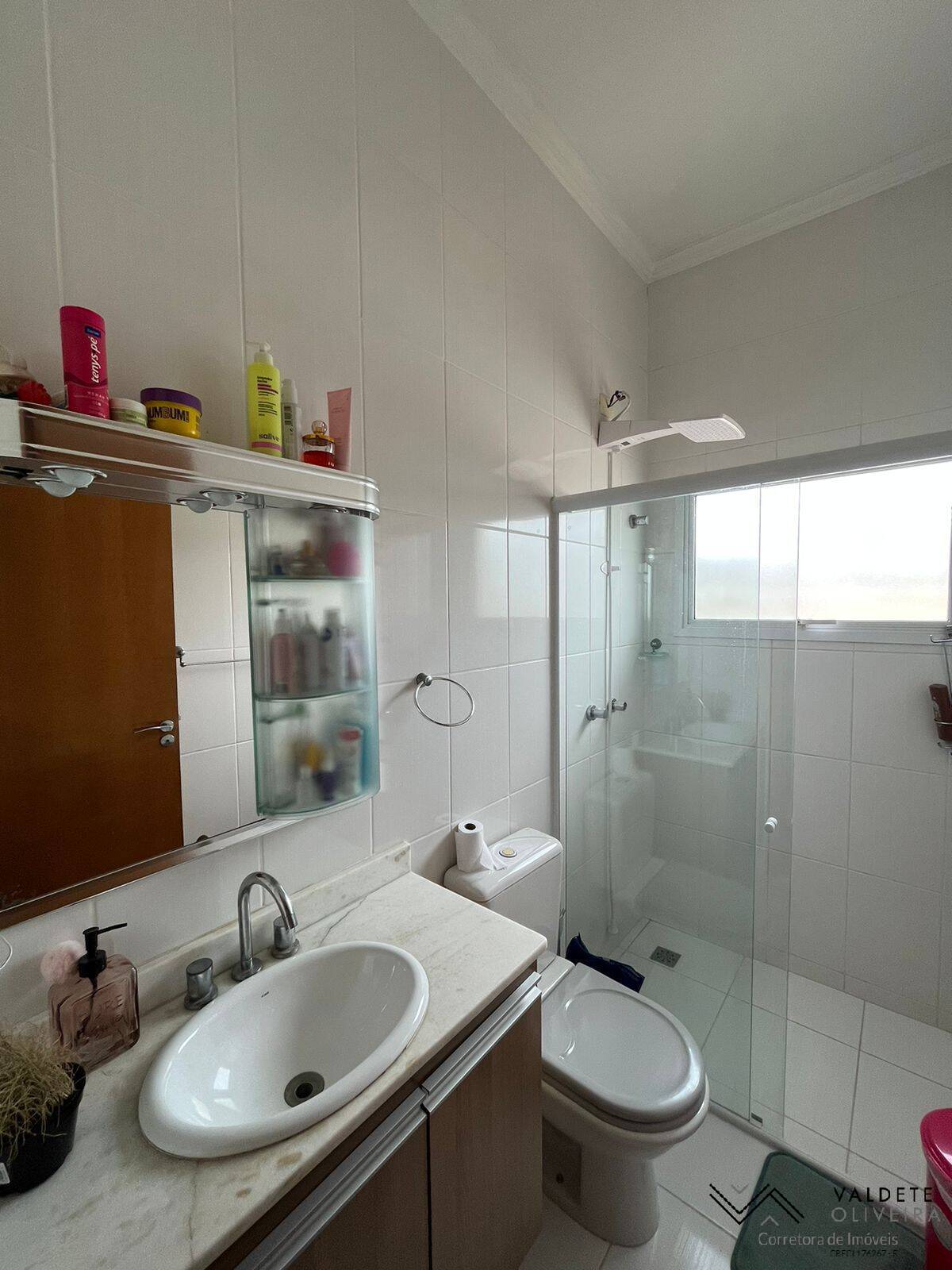 Casa de Condomínio à venda com 3 quartos, 230m² - Foto 2