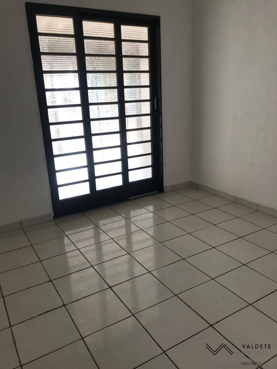 Casa à venda com 2 quartos, 103m² - Foto 1