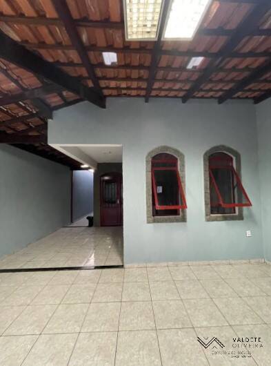 Casa à venda com 2 quartos, 180m² - Foto 2