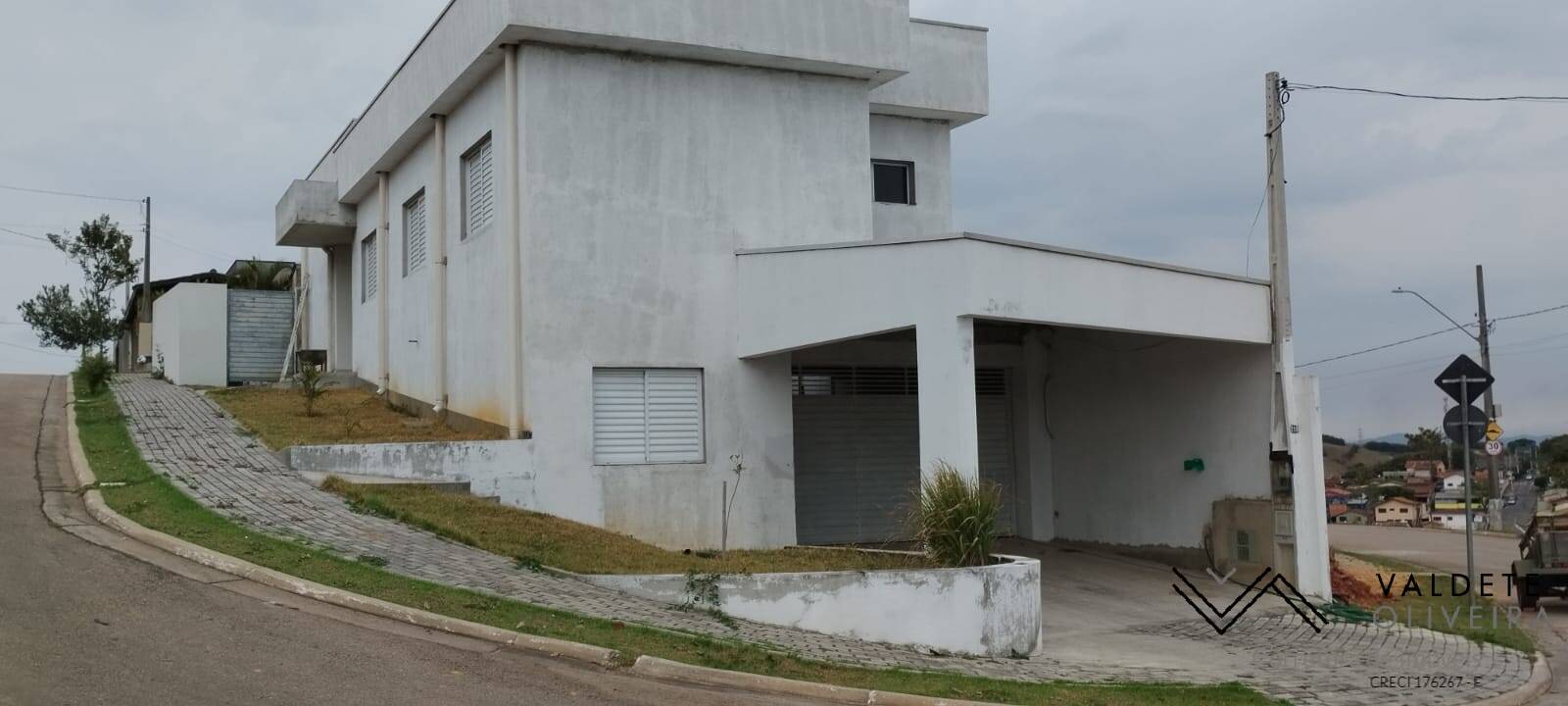 Casa de Condomínio à venda com 3 quartos, 240m² - Foto 2