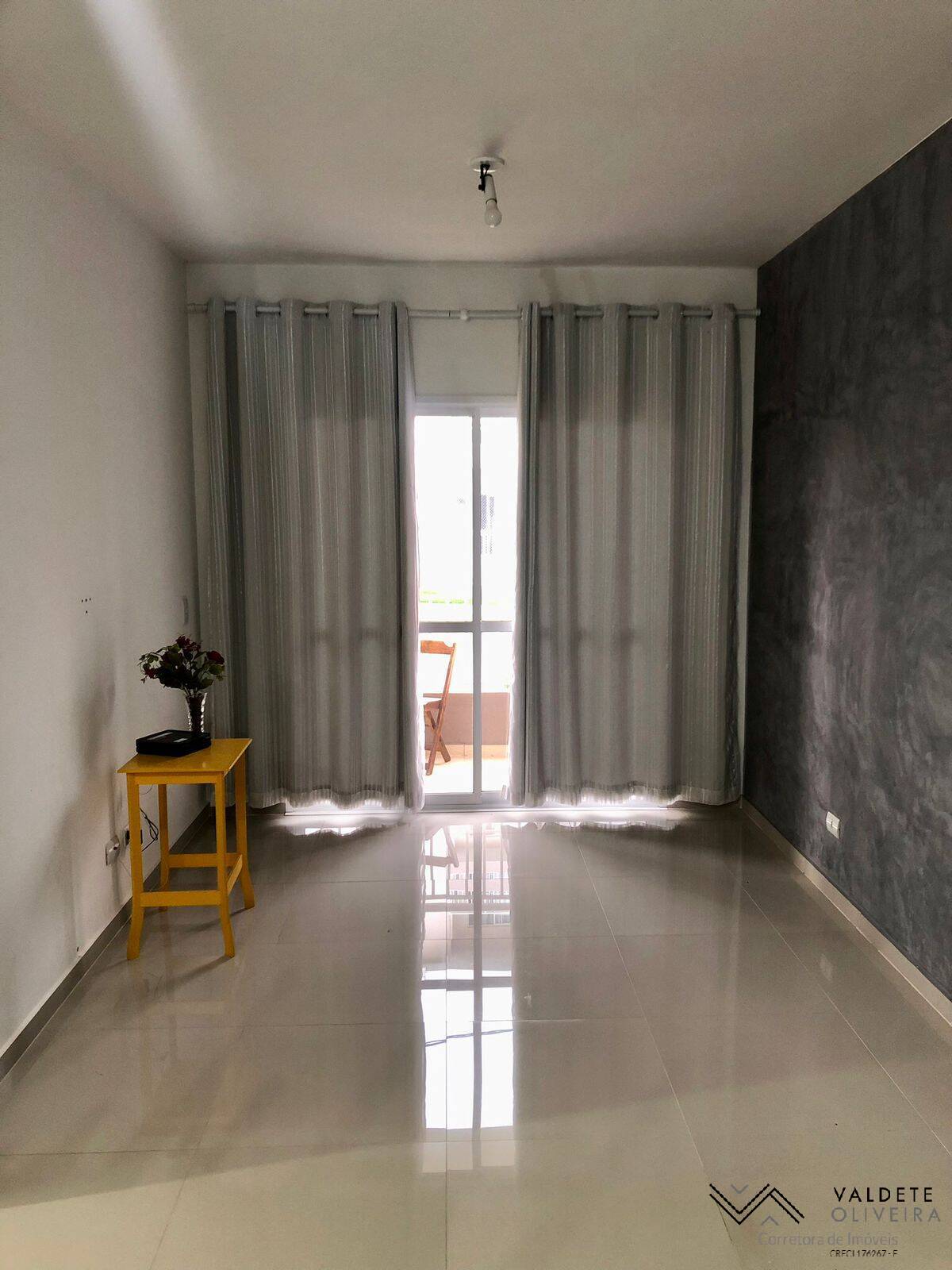 Apartamento à venda com 2 quartos, 68m² - Foto 2