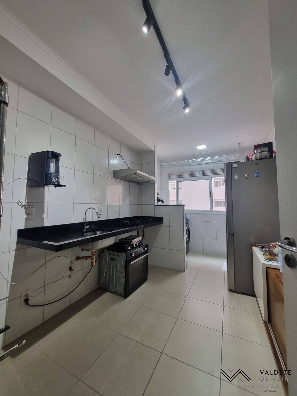 Apartamento à venda com 2 quartos, 75m² - Foto 4