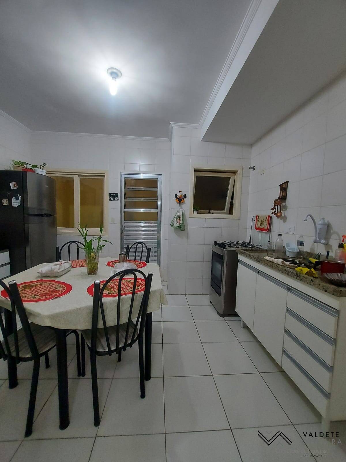 Sobrado à venda com 2 quartos, 130m² - Foto 1