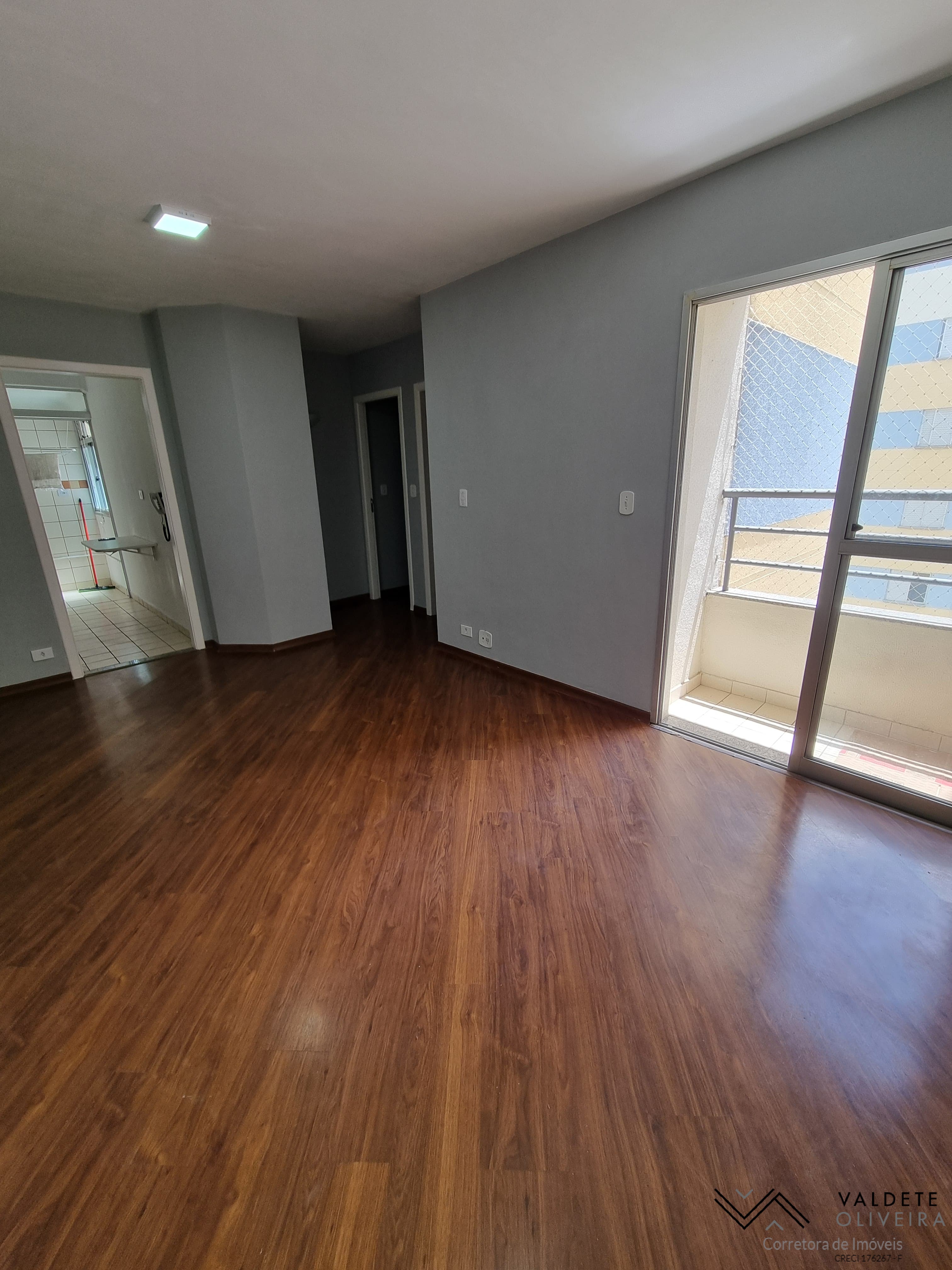 Apartamento à venda com 2 quartos, 64m² - Foto 2