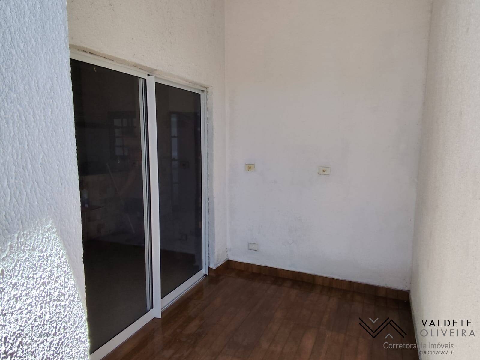 Casa à venda com 2 quartos, 65m² - Foto 2