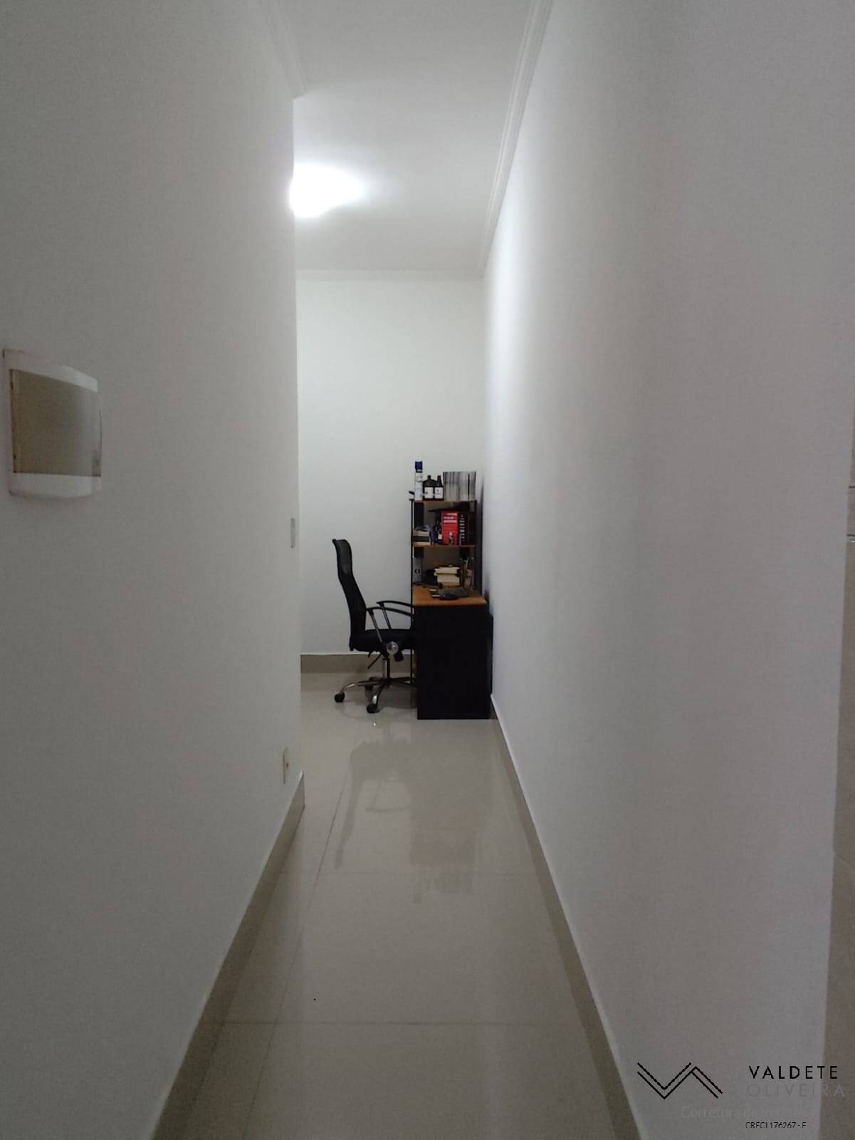 Casa à venda com 2 quartos, 65m² - Foto 4