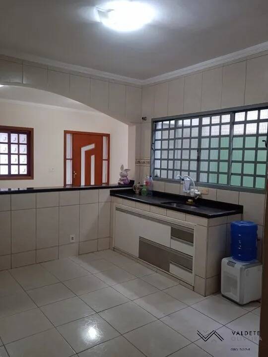 Sobrado à venda com 3 quartos, 200m² - Foto 3