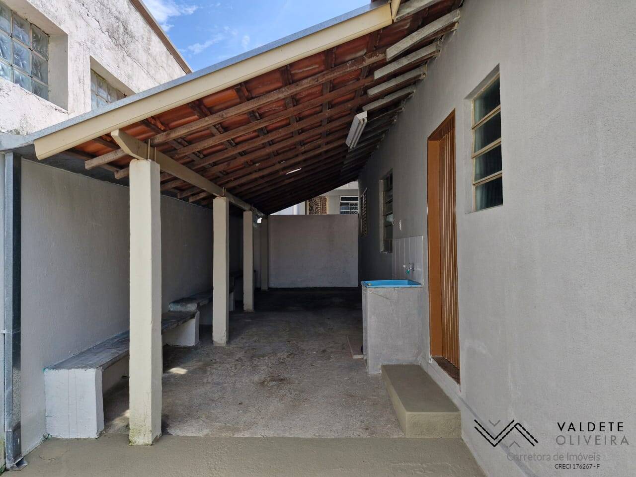 Casa à venda com 4 quartos, 88m² - Foto 2